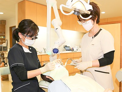 口腔外バキュームを活用し飛沫を吸引しています