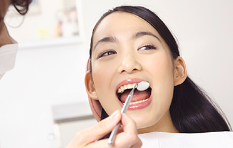 専門医による安心のインプラント治療が受けられるてらだデンタルクリニック