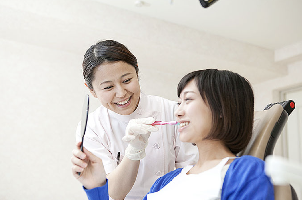 お口の状態に応じたケアを行い、健康な歯を維持するサポートをしています