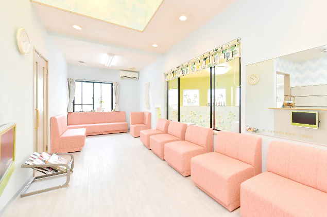 ①歯科医院外観②受付③待合スペース