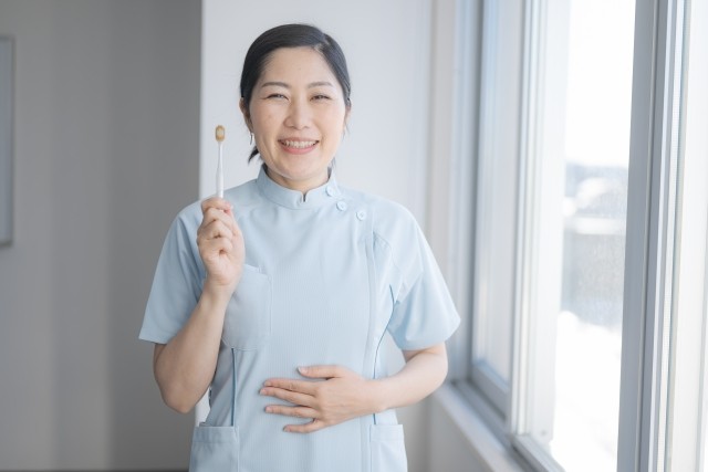 歯科医療をあきらめず、身近な場所で継続的なケアを受けられる選択肢として、訪問歯科を提案しています。※写真はイメージです。