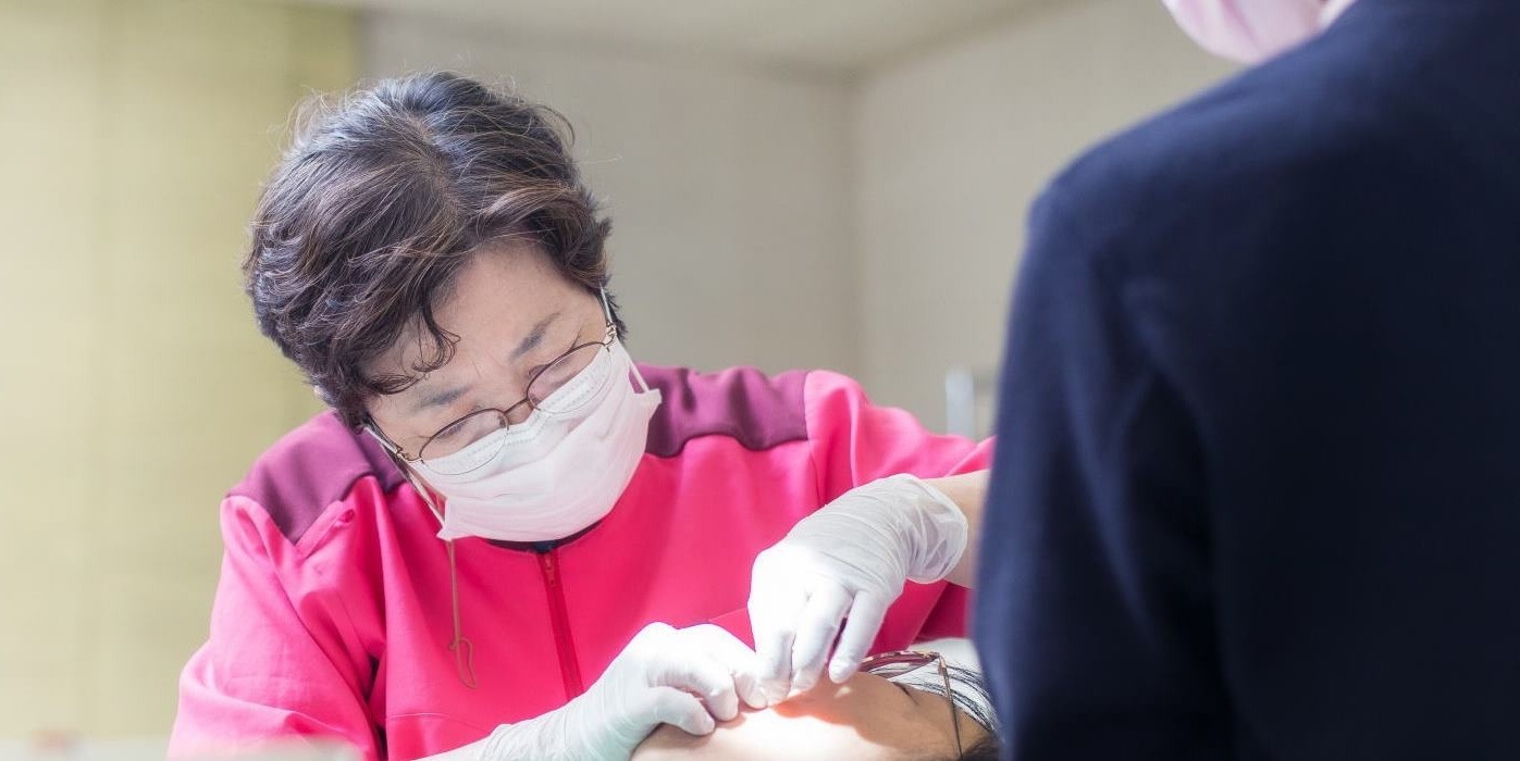 ①医院外観②女性歯科医師在籍③セレックシステム導入