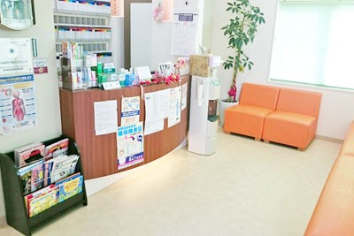 ①外観②受付③診療室