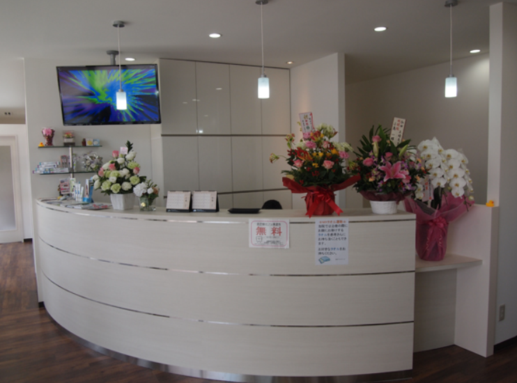 ①外観②受付③キッズスペース