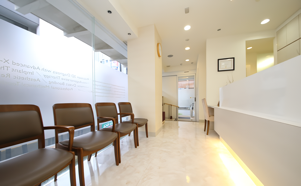 ①待合室②受付③診療室