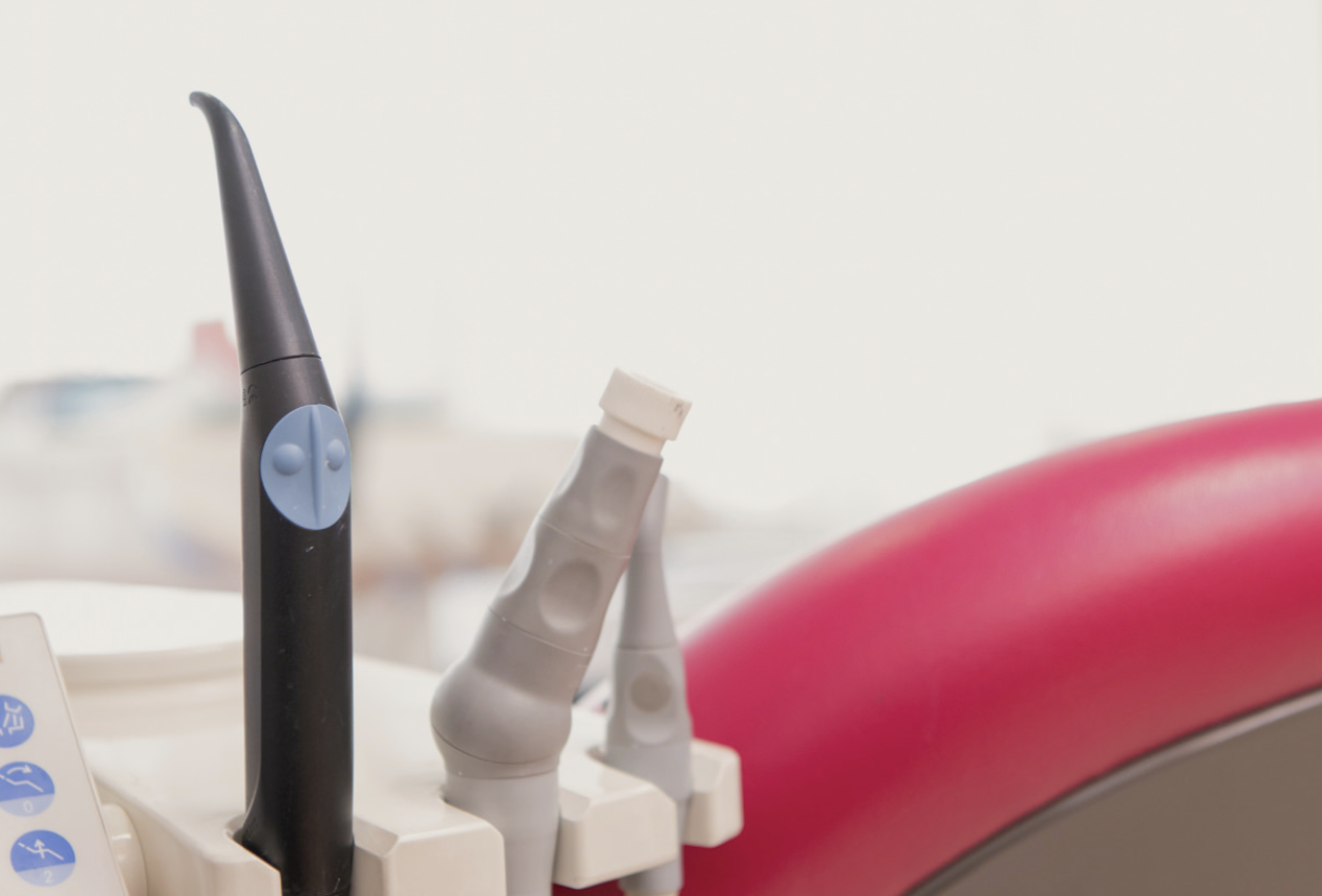 患者様の歯の健康を長く維持するための予防治療を重視しています