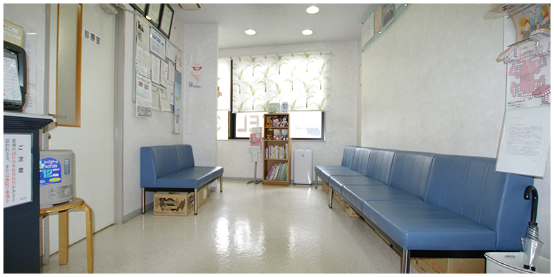 ①診療室②待合室③医院外観