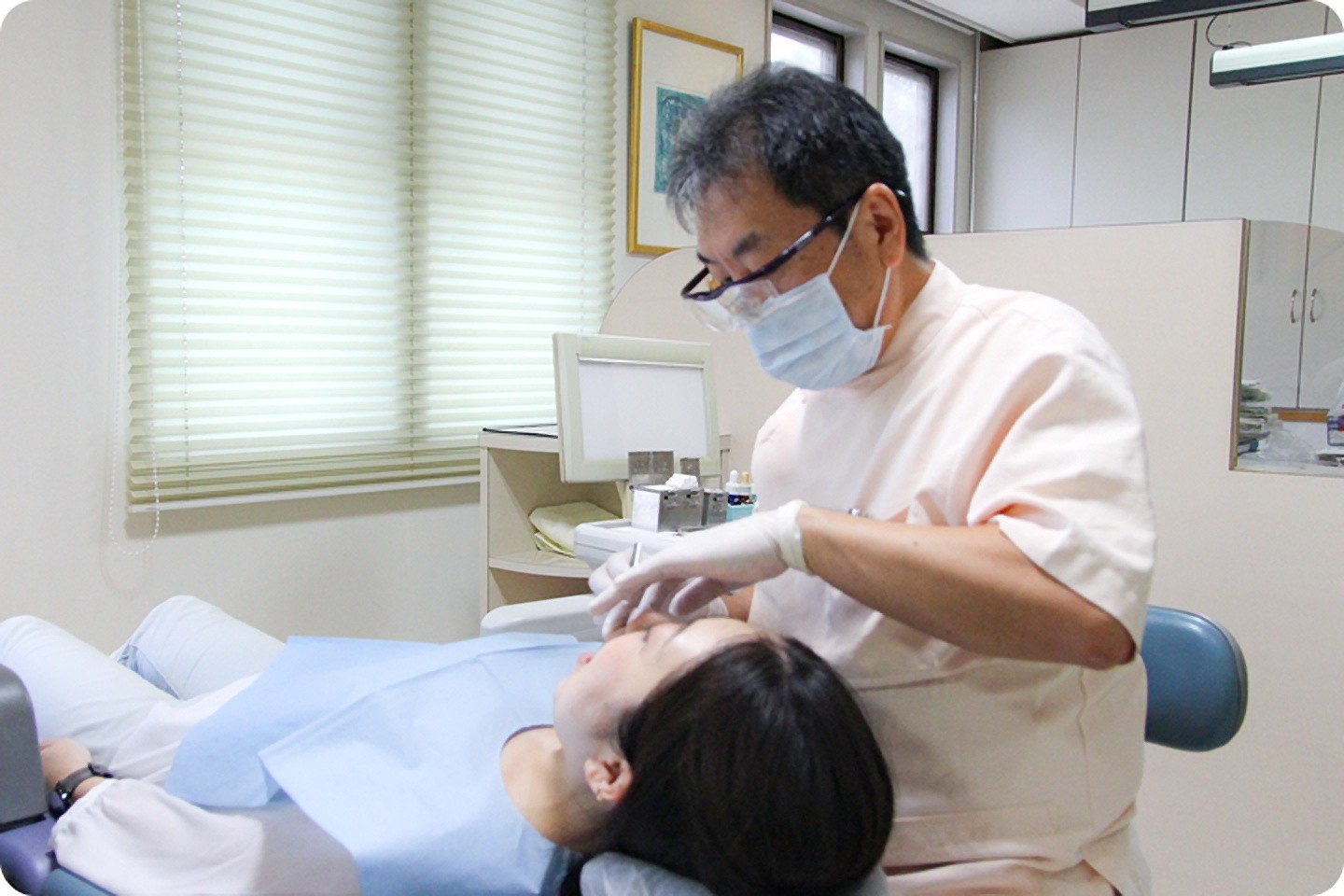 お口の状態を継続的に管理し、患者様がいつまでもご自身の歯で快適に過ごせるようサポートしています。