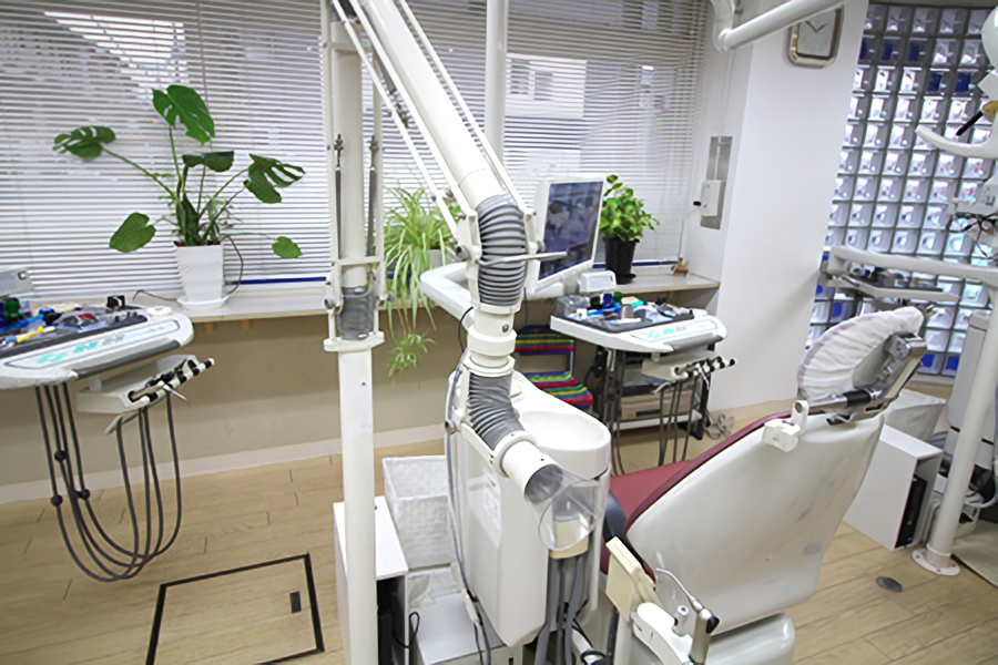 ①外観②受付③診察室