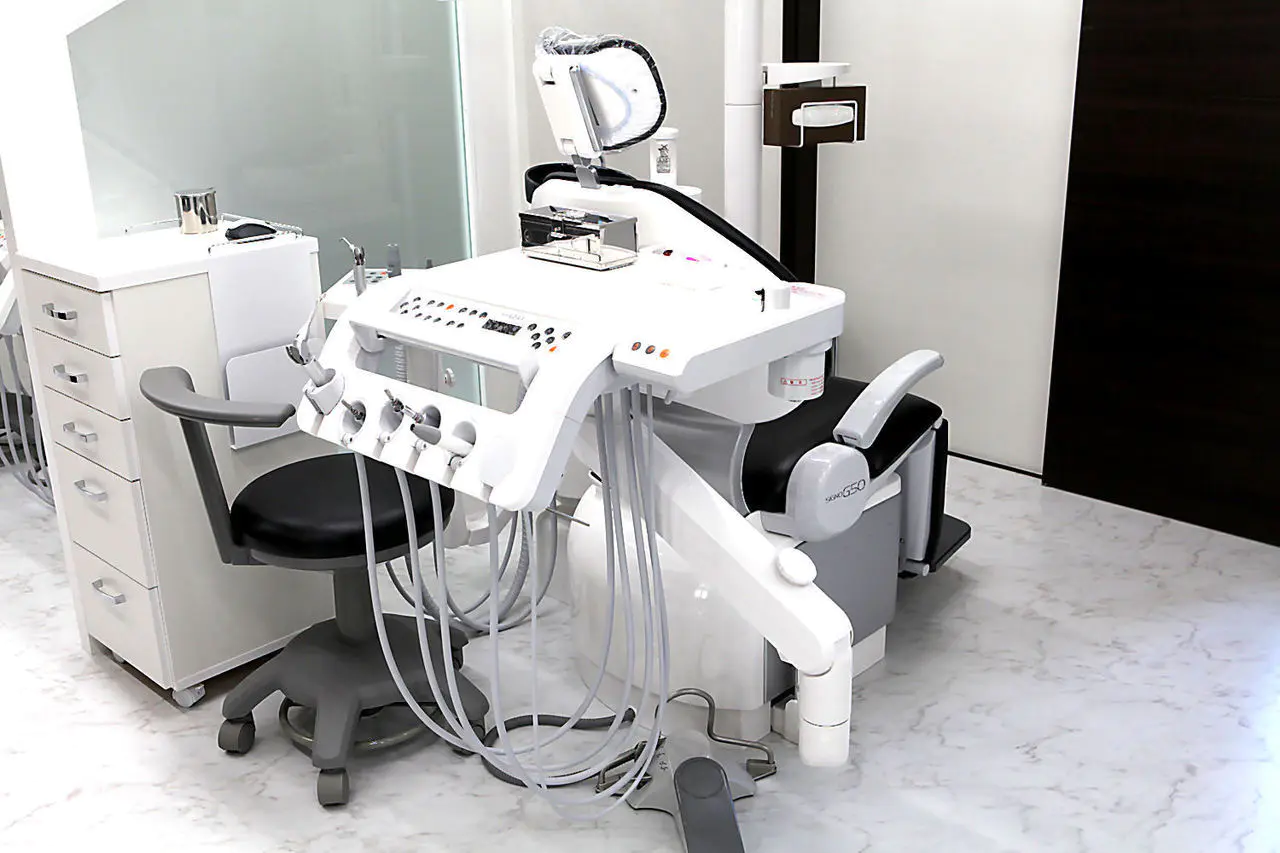 ①クリニック外観②受付③診療室