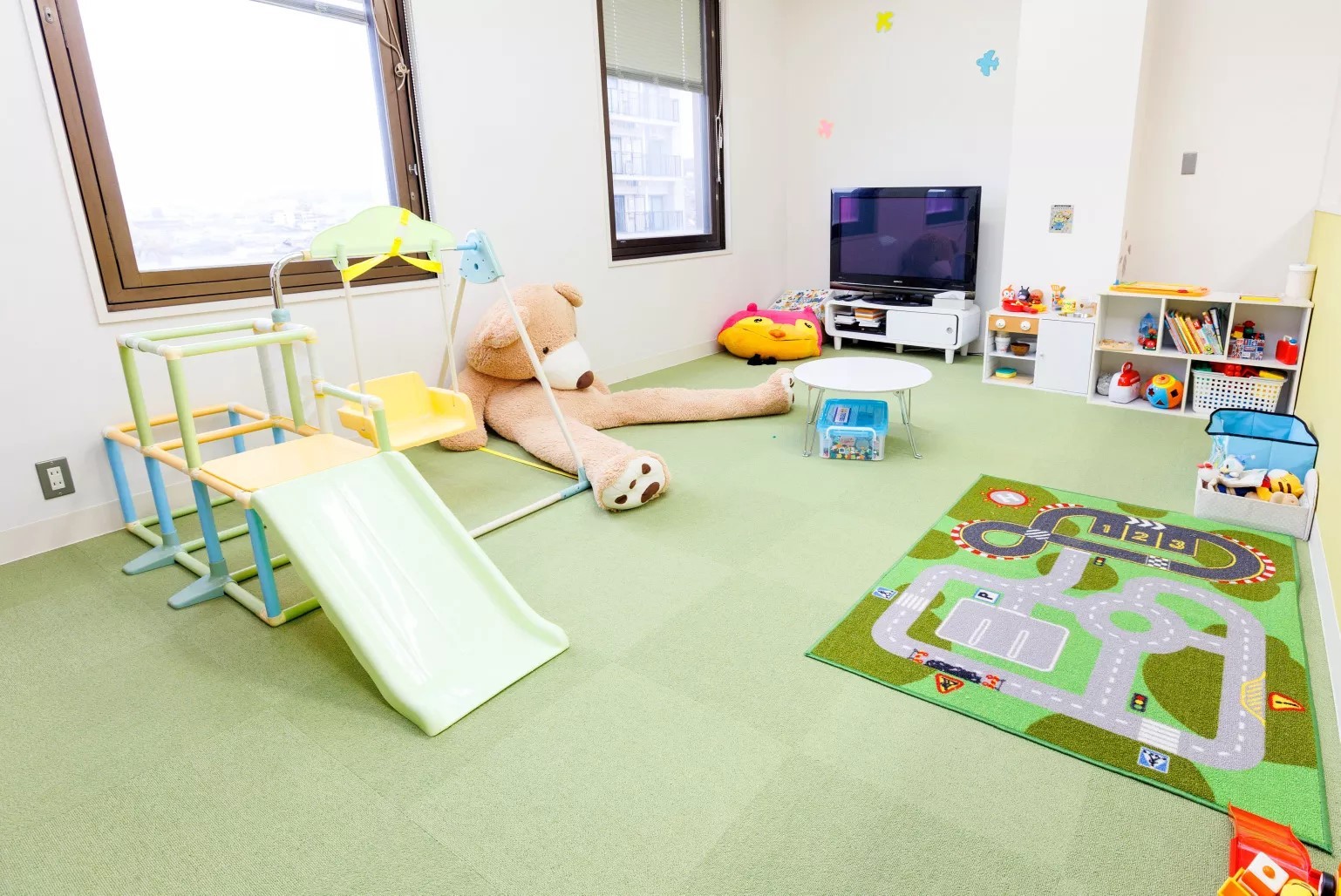 5階のキッズルームにて無料託児を行っています