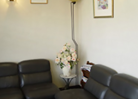 ①待合②受付③診療室