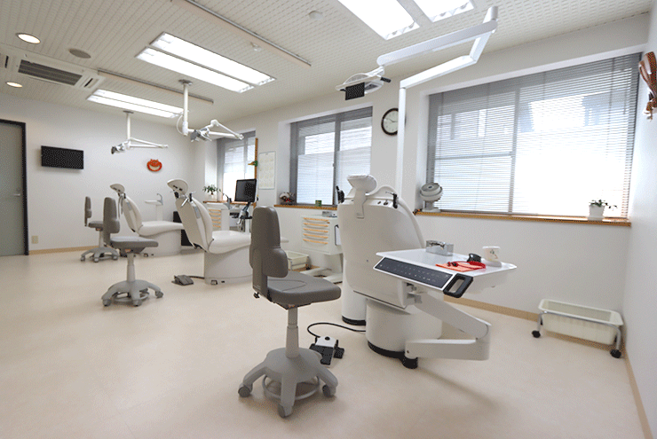 ①外観②受付③診察室