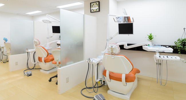 ①受付②診療室