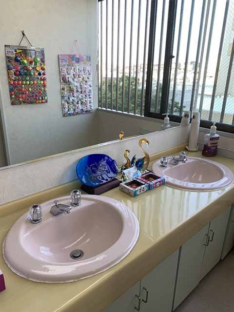 ①受付　②待合室　③パウダールーム