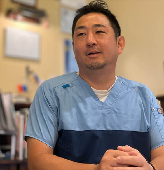 院長の八木橋 敬介