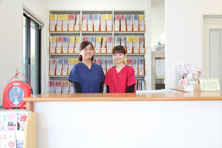 ①医院外観②受付③託児スペース