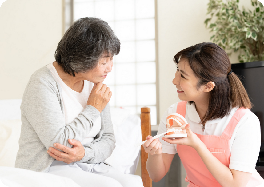 入れ歯の制作・調整なども行っています