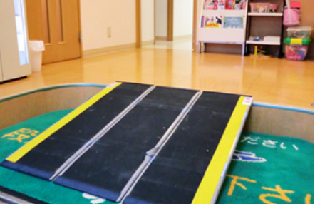 ①外観②受付③スロープ