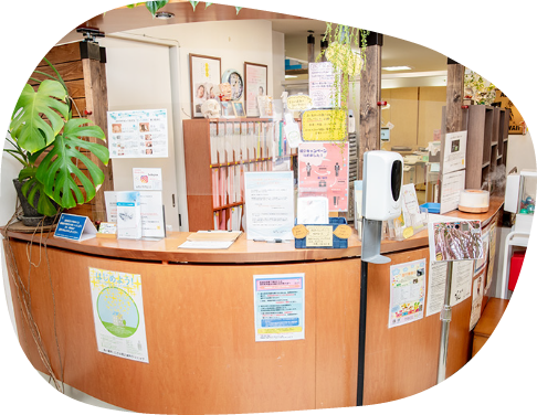 ①施設外観②受付③待合スペース