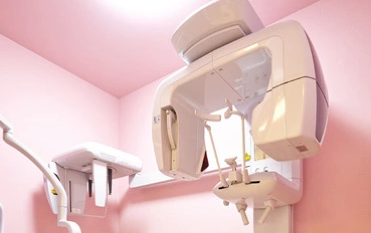 ①歯科医院外観②診療台③デジタルレントゲン