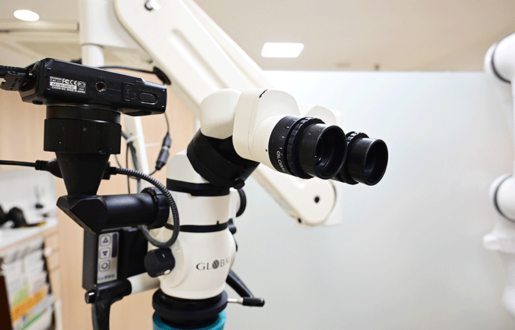 マクロスコープを用いた精密な歯科治療に取り組んでいます