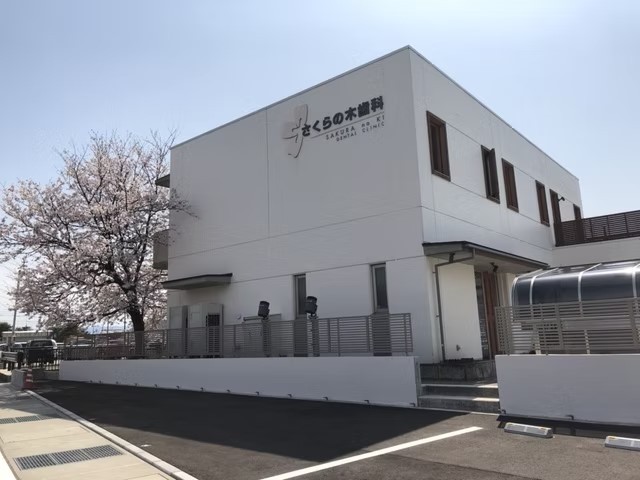 ①クリニック外観②待合室③駐車場