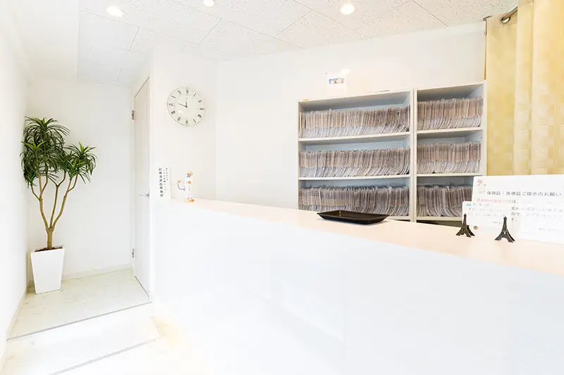 ①外観②受付③診療チェア