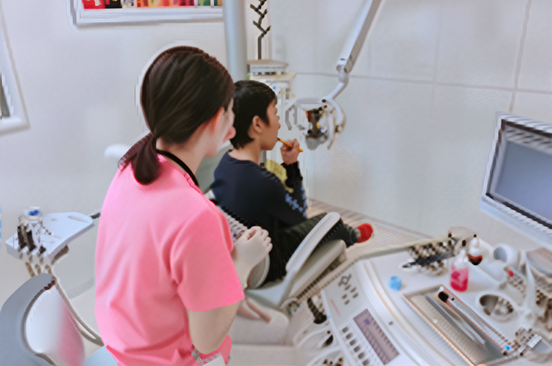 フッ素塗布とシーラントを活用した予防重視の子ども向け歯科治療