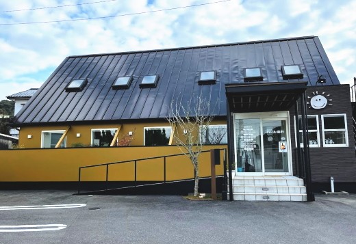 ①外観②診療室③周辺マップ