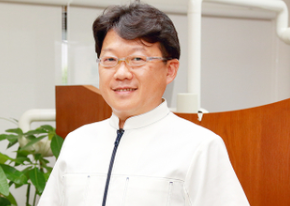 院長の設楽　幸治