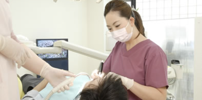 ①治療イメージ、②外観、③待合室