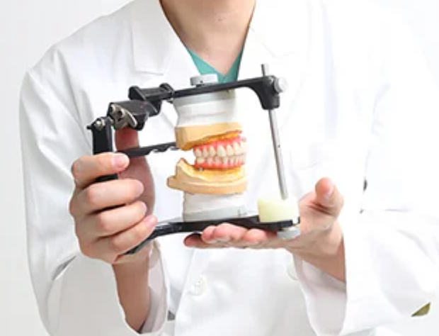 【インプラント専門医　在籍】【インプラント治療5000本以上】インプラント治療は恵比寿山田歯科医院にお任せください