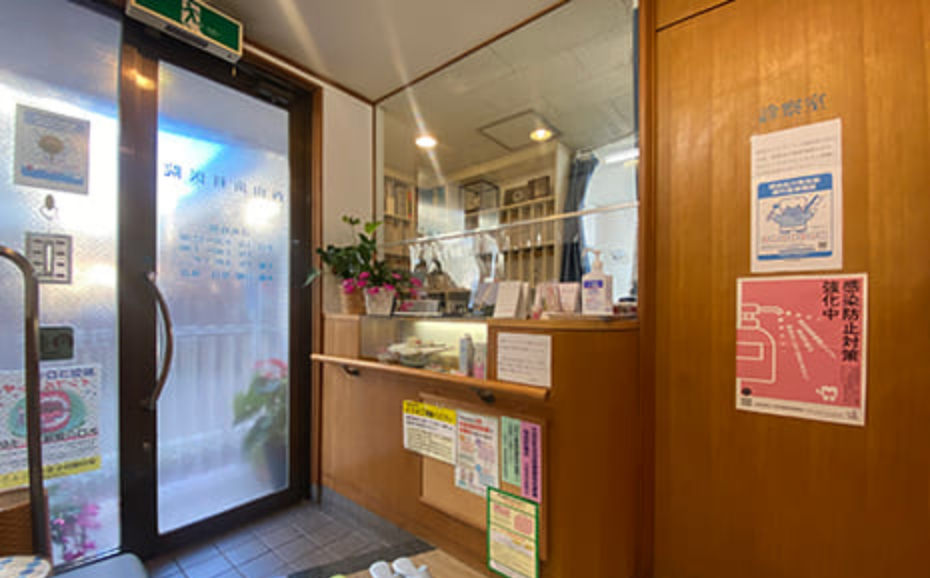 ①クリニック外観②待合室③受付