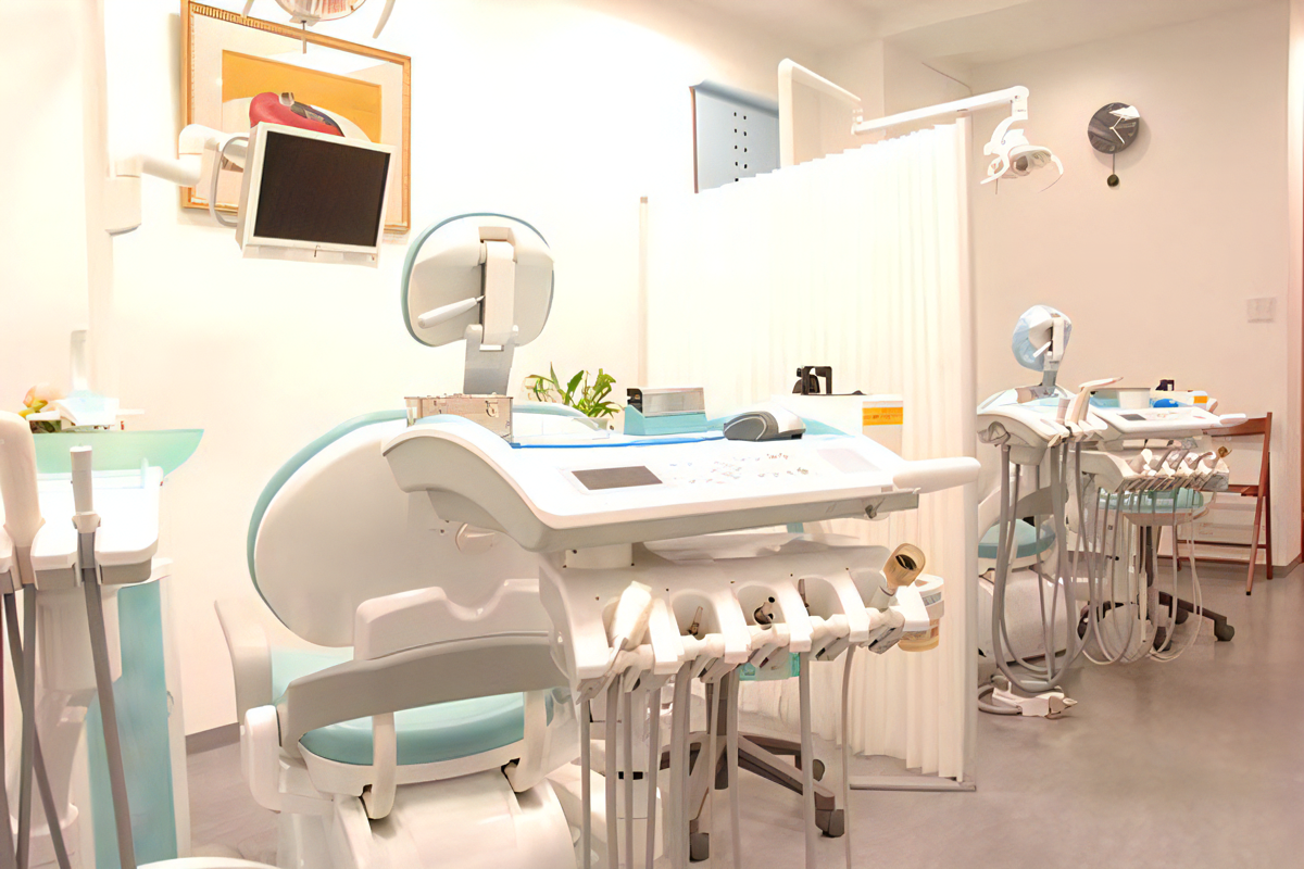 【幡ヶ谷駅 徒歩９分【平日２０時まで診療・急患対応】痛みや腫れの少ない親不知 治療を提供する本町デンタルクリニック