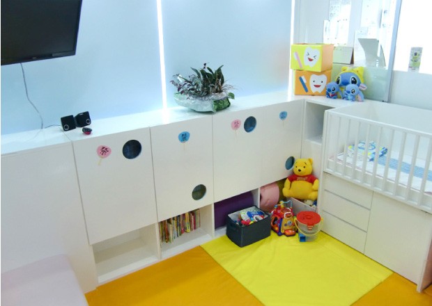 お子様が楽しく待ち時間を過ごせるキッズスペースです