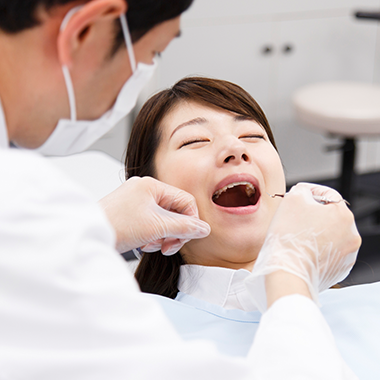 親知らずの抜歯や顎の外傷といった外科的処置に対応する口腔外科治療が行われています