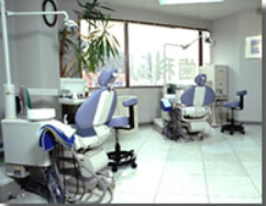 ①幅広い診療を行っております②院長の佐々木 信行③診療室