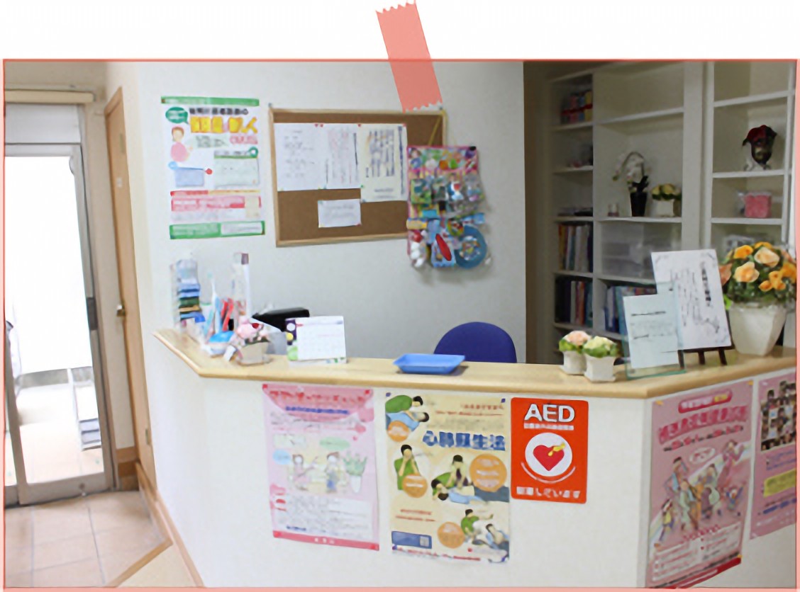 ①医院外観②受付③待合室