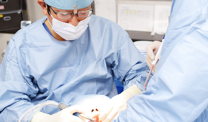 インプラントで、食事を美味しく味わいましょう