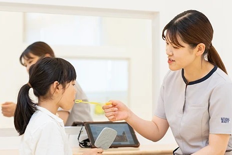 歯並びの問題だけでなく、口呼吸や舌の癖が気になる場合にも相談することができます。