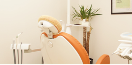 ①外観②治療室③院長