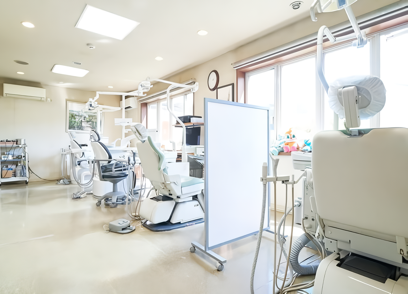 ①外観②診察室③院長