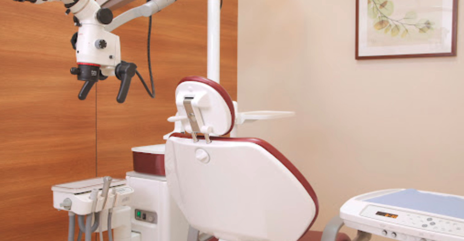 大手町駅から徒歩1分、57年の信頼と実績をの大手町デンタルクリニック