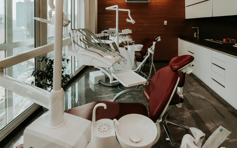 【柏の葉キャンパス駅から車で7分】安心の歯科医療体制を提供するたかの歯科医院