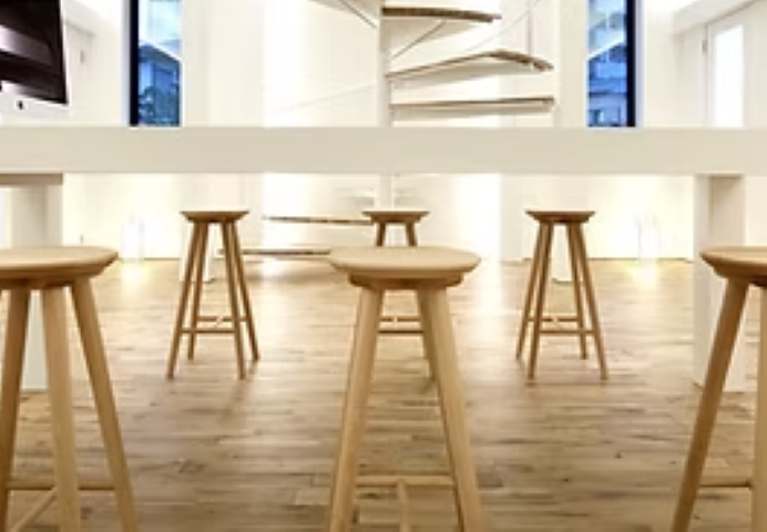 ①外観②待合室