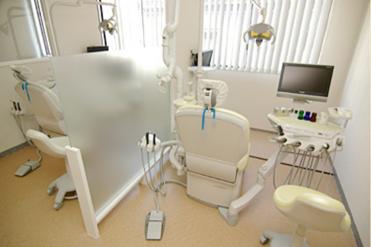 ①診療②診療チェア③診療チェア