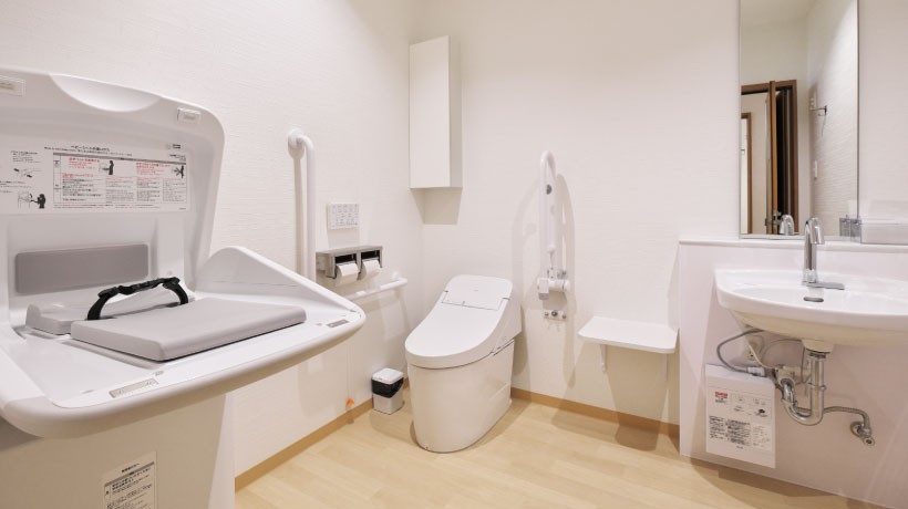 多目的トイレを完備
