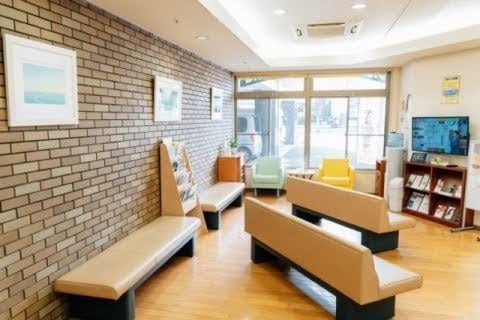 ①外観②受付③待合室