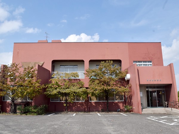 ①医院外観②受付③待合室